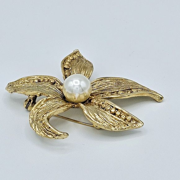 Pearl Flower Brooch Vintage Faux Spring Large Petal Gold Tone Estate Floral Pin - Picture 4 of 9